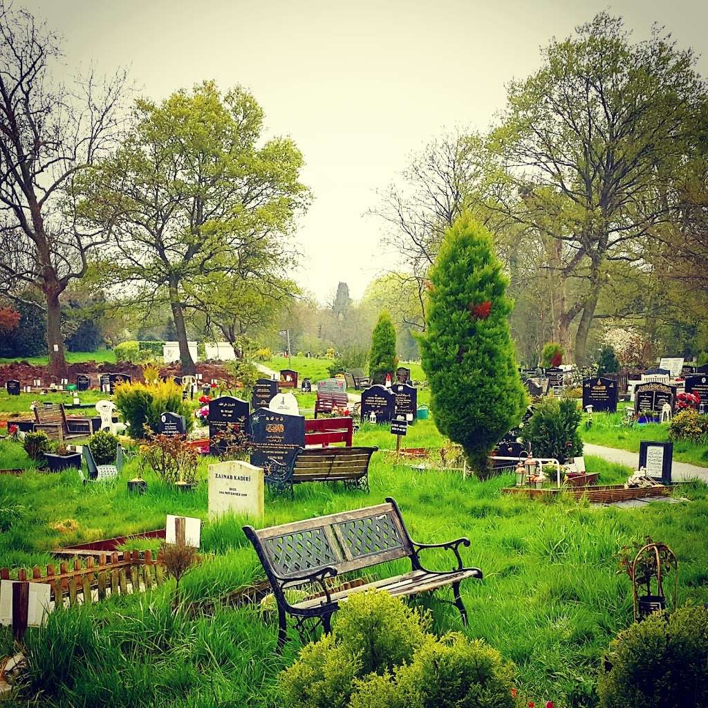 Hendon Cemetery & Crematorium | Holders Hill Rd, London NW7 1NB, UK | Phone: 020 8359 3370