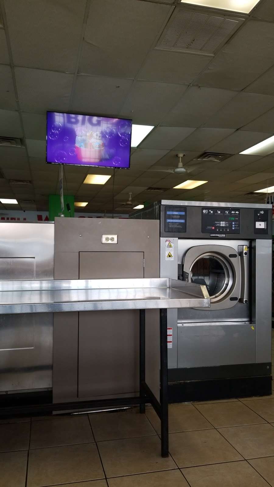 West Tidwell Washateria | 239 W Tidwell Rd # D, Houston, TX 77022 | Phone: (713) 694-7888