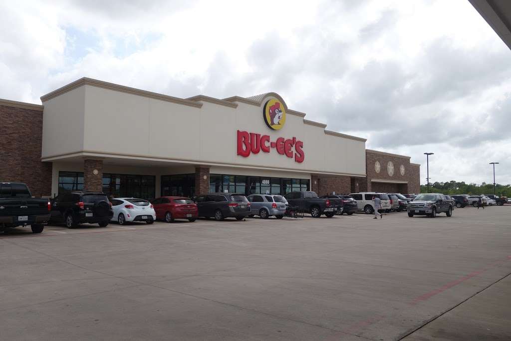 Buc-ees Fuel Center | 11151 Shadow Creek Pkwy, Pearland, TX 77584 | Phone: (832) 881-0396