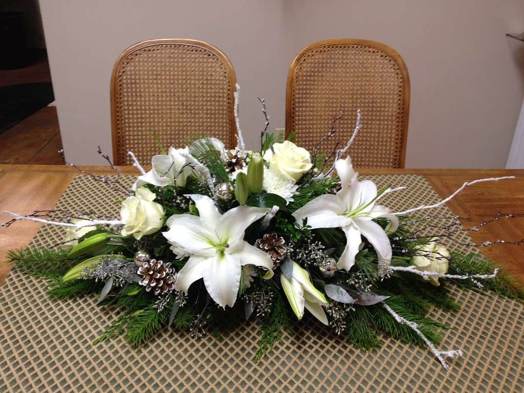 Queen Annes Lace Flowers & Gifts | 680 E 56th St, Brownsburg, IN 46112, USA | Phone: (317) 858-8170