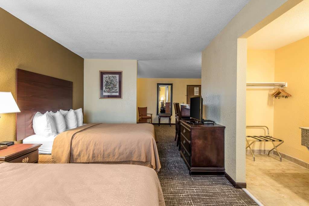 Quality Suites Kansas City International Airport | 11951 N Ambassador Dr, Kansas City, MO 64153 | Phone: (816) 464-5500