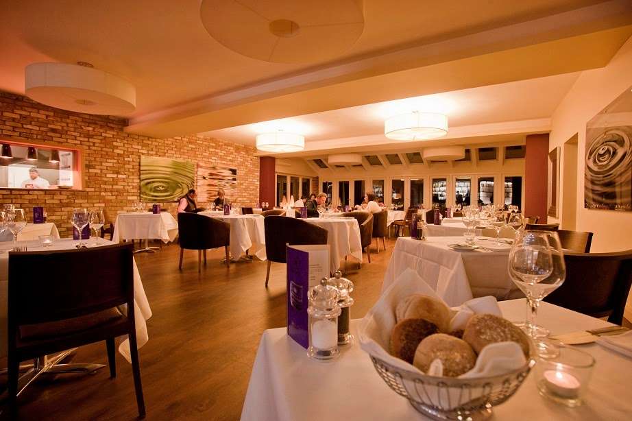 Lakeside Restaurant | Great Hallingbury Manor, Tilekiln Green, Great Hallingbury, Bishops Stortford CM22 7TJ, UK | Phone: 0844 411 9068