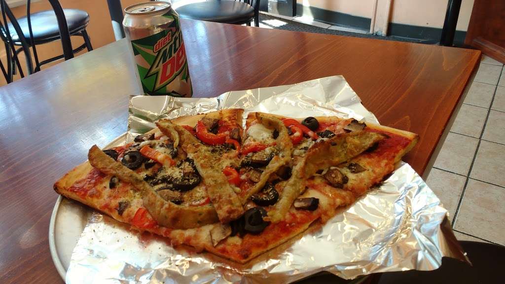 River Edge Pizza Kitchen | 830 Kinderkamack Rd, River Edge, NJ 07661, USA | Phone: (201) 265-4900