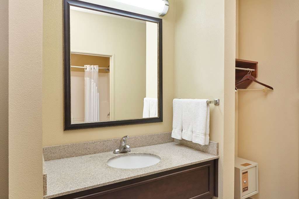 Holiday Inn Express & Suites Chicago-Libertyville | 77 Buckley Rd, Libertyville, IL 60048, USA | Phone: (847) 549-7878