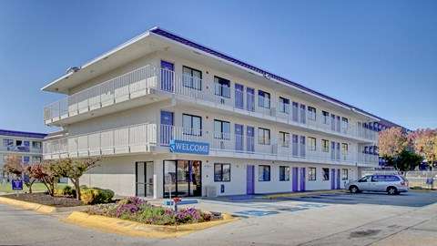 Motel 6 Washington DC - Capitol Heights | 75 Hampton Park Blvd, Capitol Heights, MD 20743 | Phone: (301) 499-0800