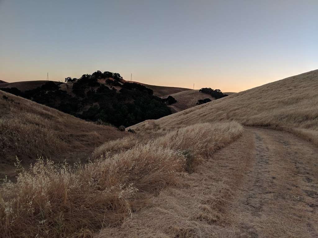 Nejedly Staging Area | Cal Riding & Hiking Trail, Martinez, CA 94553, USA | Phone: (510) 633-0460