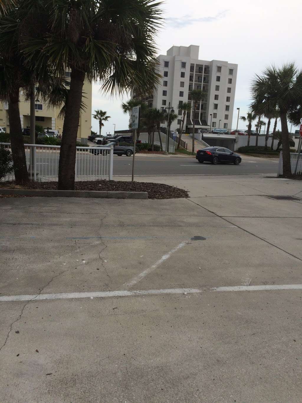 Off Beach Parking | 2608S S Atlantic Ave, Daytona Beach Shores, FL 32118