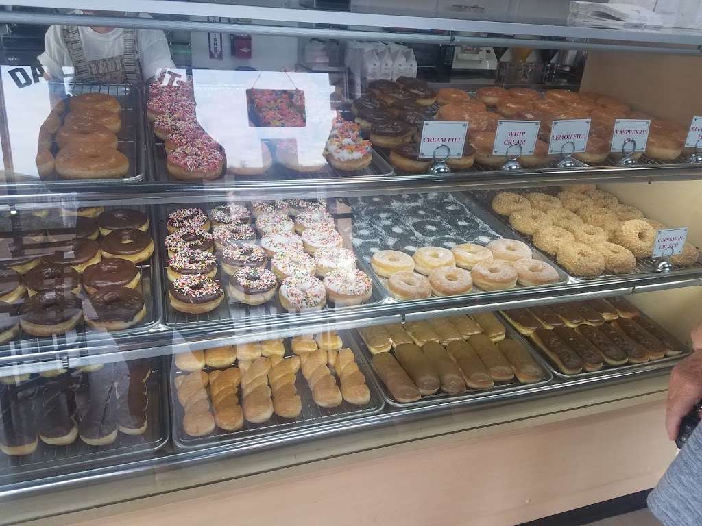 Daily Donuts | 10725 W Indian School Rd, Avondale, AZ 85392, USA | Phone: (623) 398-7902