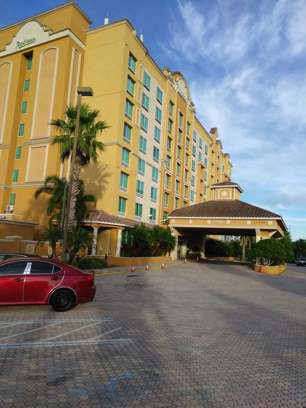 Radisson Hotel Orlando - Lake Buena Vista | 12799 S Apopka Vineland Rd, Orlando, FL 32836, USA | Phone: (407) 597-3400