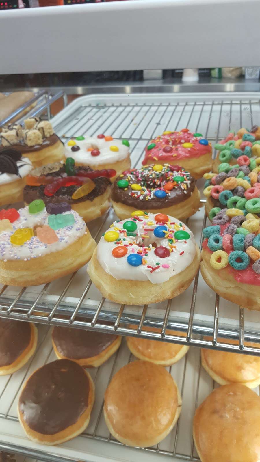 Sunrise Donuts & Bakery | 1500 W Whittier Blvd, La Habra, CA 90631, USA | Phone: (562) 524-2003