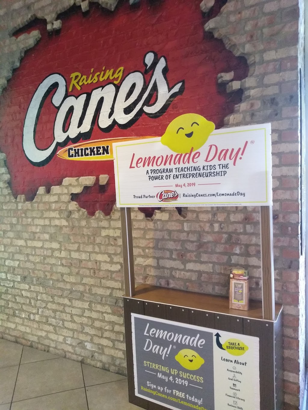 Raising Canes Chicken Fingers - meal takeaway  | Photo 7 of 7 | Address: 5212 Dixie Hwy, Louisville, KY 40216, USA | Phone: (502) 742-9035