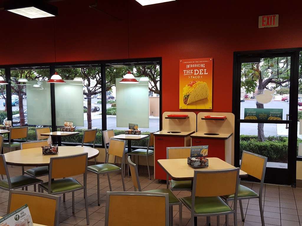 Del Taco | 7175 W Yorktown AVE, Huntington Beach, CA 92648 | Phone: (714) 960-8765