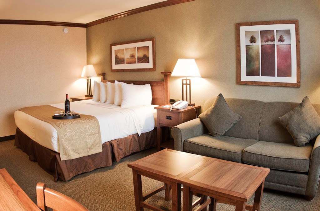 The Ridge Hotel | W4240 WI-50, Lake Geneva, WI 53147, USA | Phone: (800) 225-5558