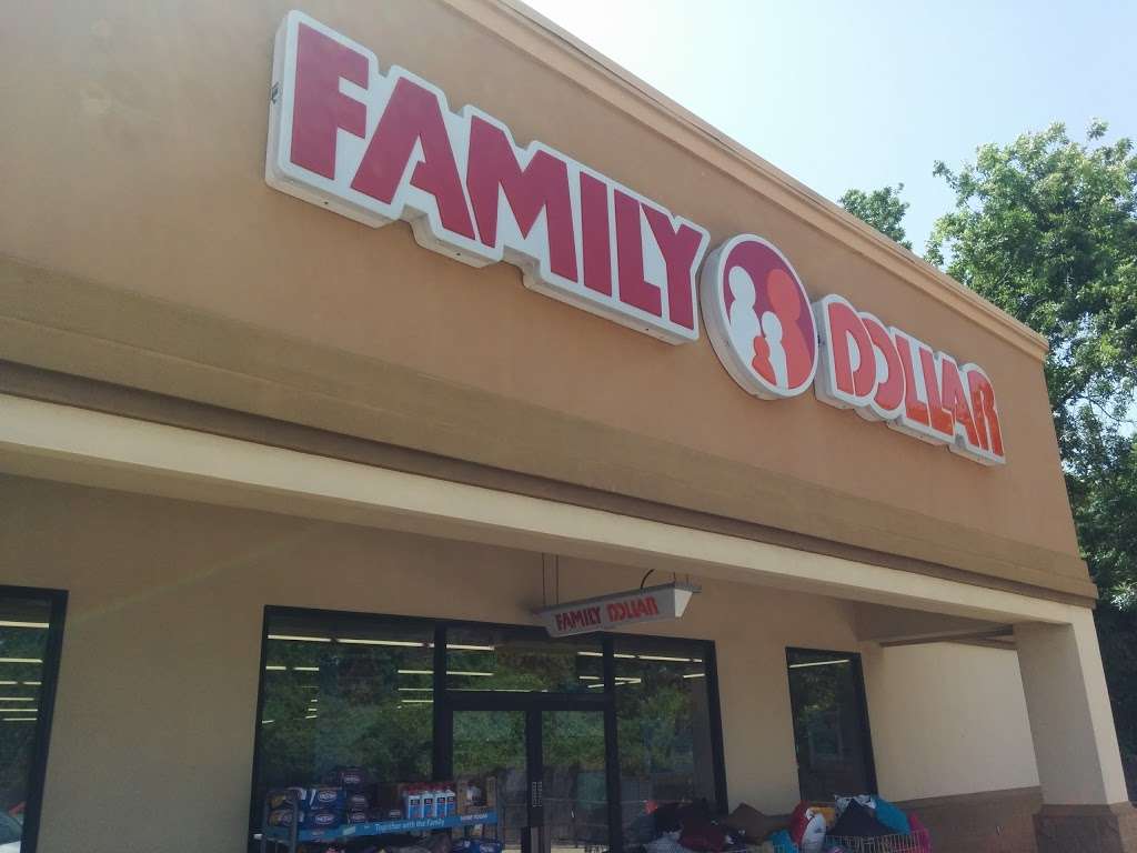 Family Dollar | 302 N Main St Ste D, Highlands, TX 77562, USA | Phone: (281) 426-8772