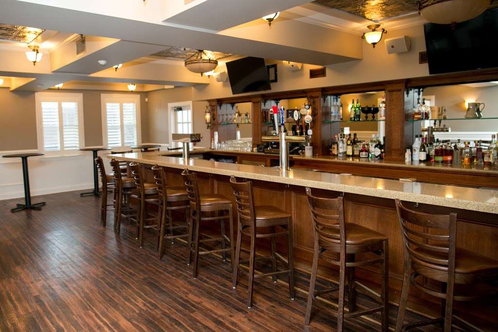 Crossed Keys Inn | 136 Main St, Andover, NJ 07821, USA | Phone: (973) 786-0251