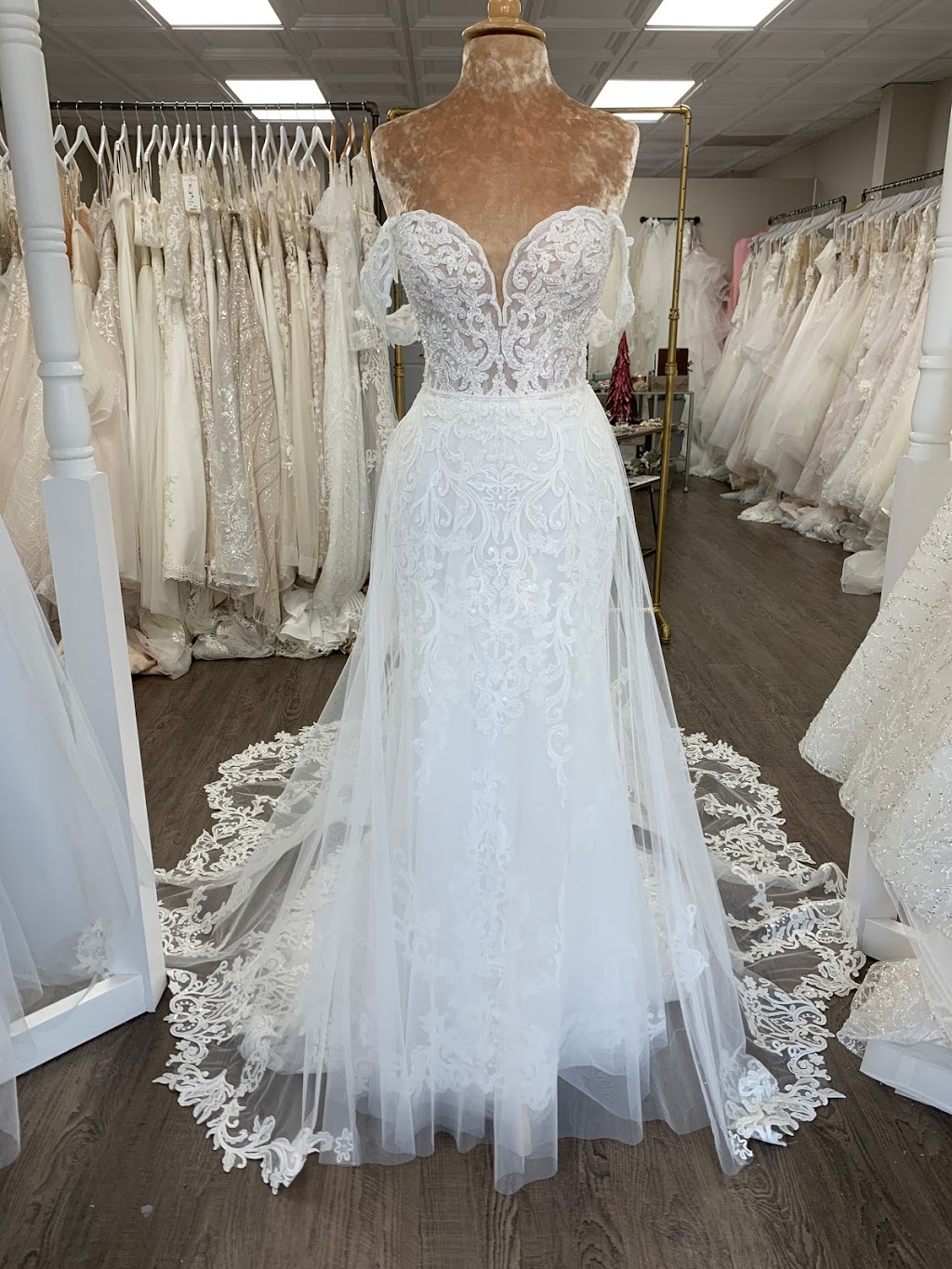 Miranda Marie Bridal | 7148 Kerr street suite 125, Olive Branch, MS 38654, USA | Phone: (901) 300-0989