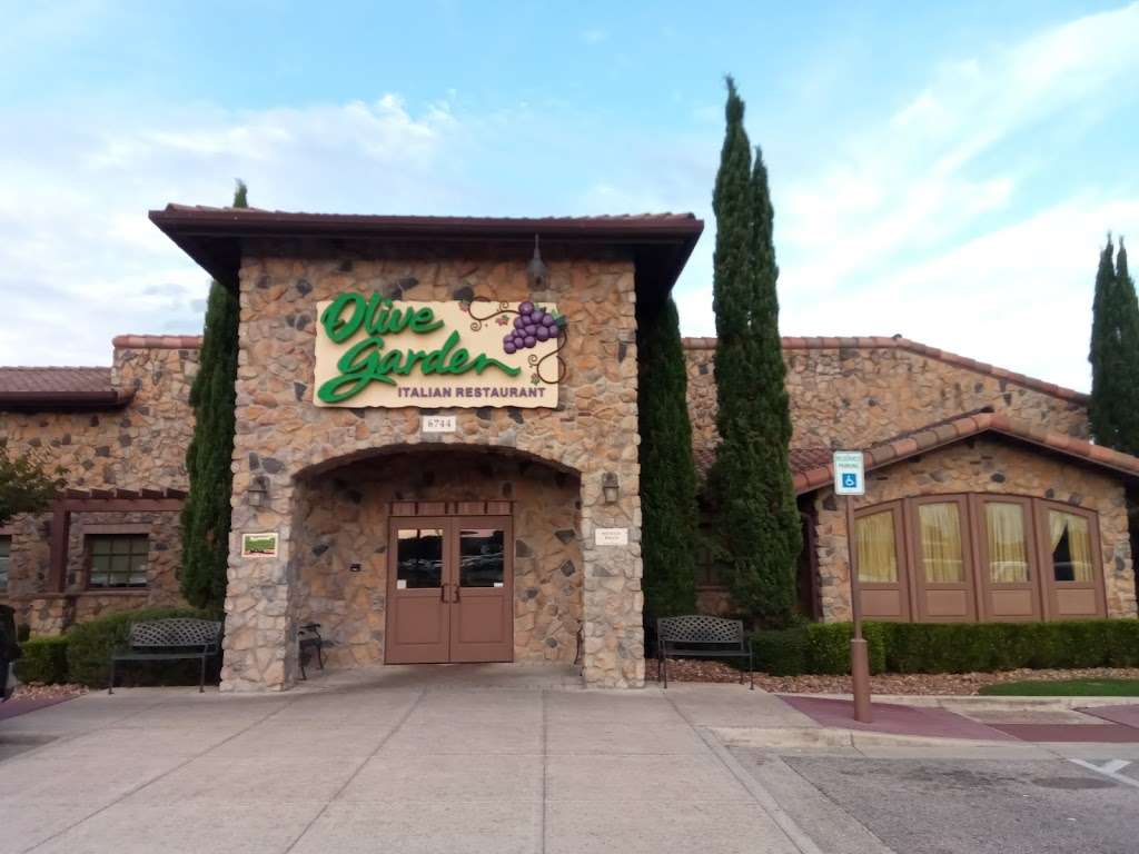 Olive Garden Italian Restaurant | 6744 Garth Rd, Baytown, TX 77521, USA | Phone: (281) 421-1939