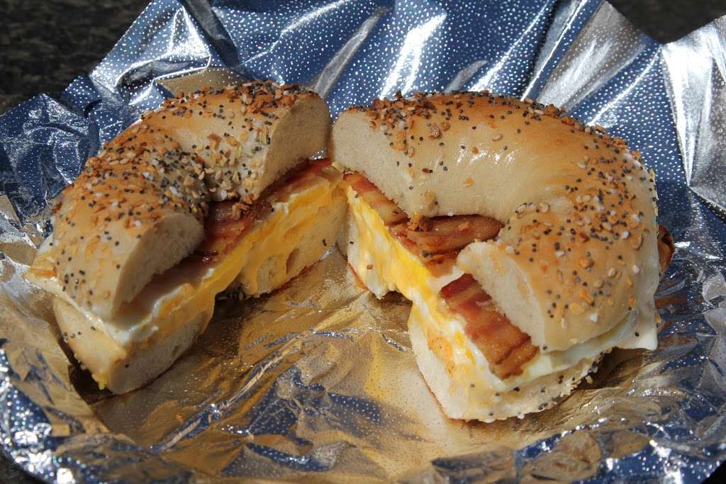 Hot Bagels Abroad | 150 Valley Rd A, Montclair, NJ 07042, USA | Phone: (973) 655-0400