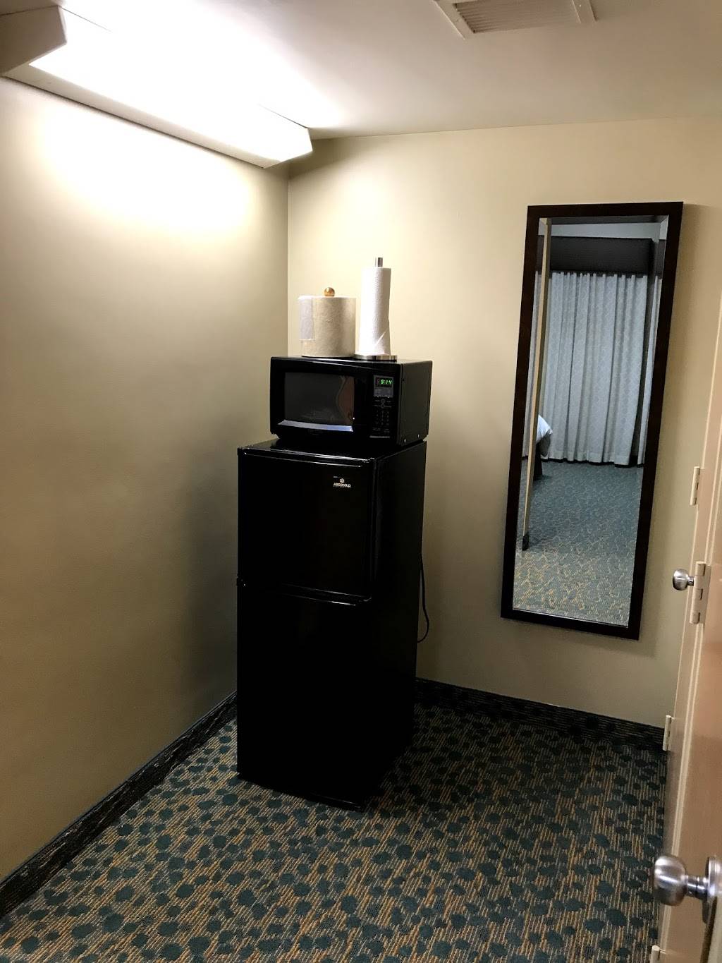 Navy Gateway Inn & Suites Front Desk | 1353 Gilbert St, Norfolk, VA 23511, USA | Phone: (877) 628-9233