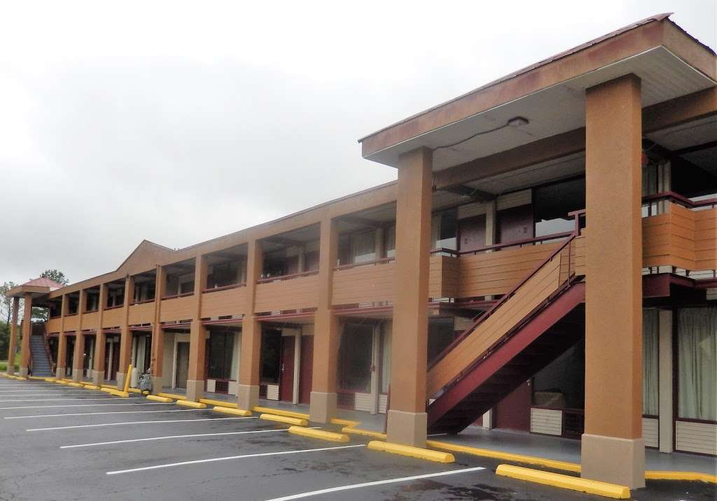 Red Roof Inn Ashland | 103 N Carter Rd, Ashland, VA 23005, USA | Phone: (804) 800-5167