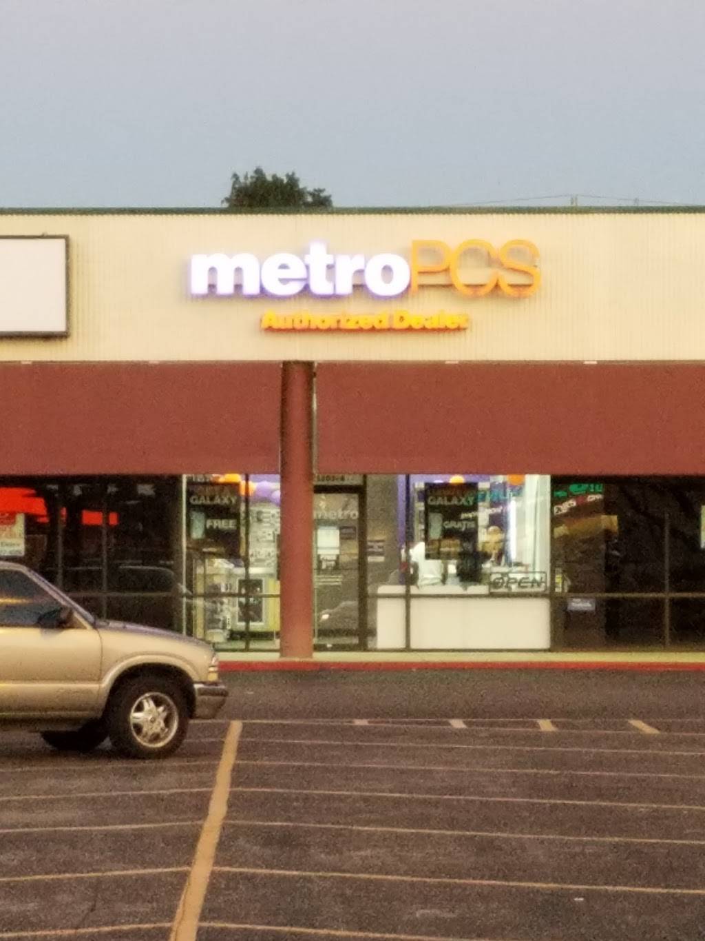 Metro by T-Mobile | 11103 Fondren Rd Ste A, Houston, TX 77096, USA | Phone: (713) 636-3888