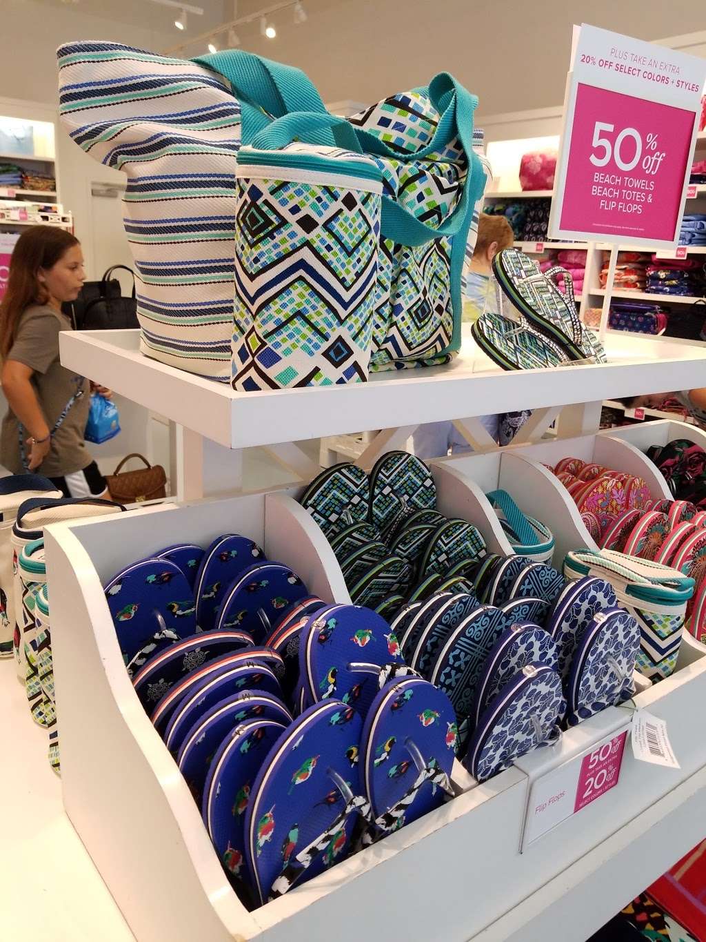 Vera Bradley Factory Outlet | 18 W Lightcap Rd Suite 1223, Pottstown, PA 19464, USA | Phone: (610) 323-1366