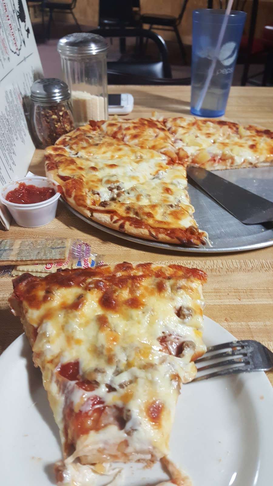 Buzzards Pizza | 410 E Franklin St, Pomona, KS 66076, USA | Phone: (785) 566-8383