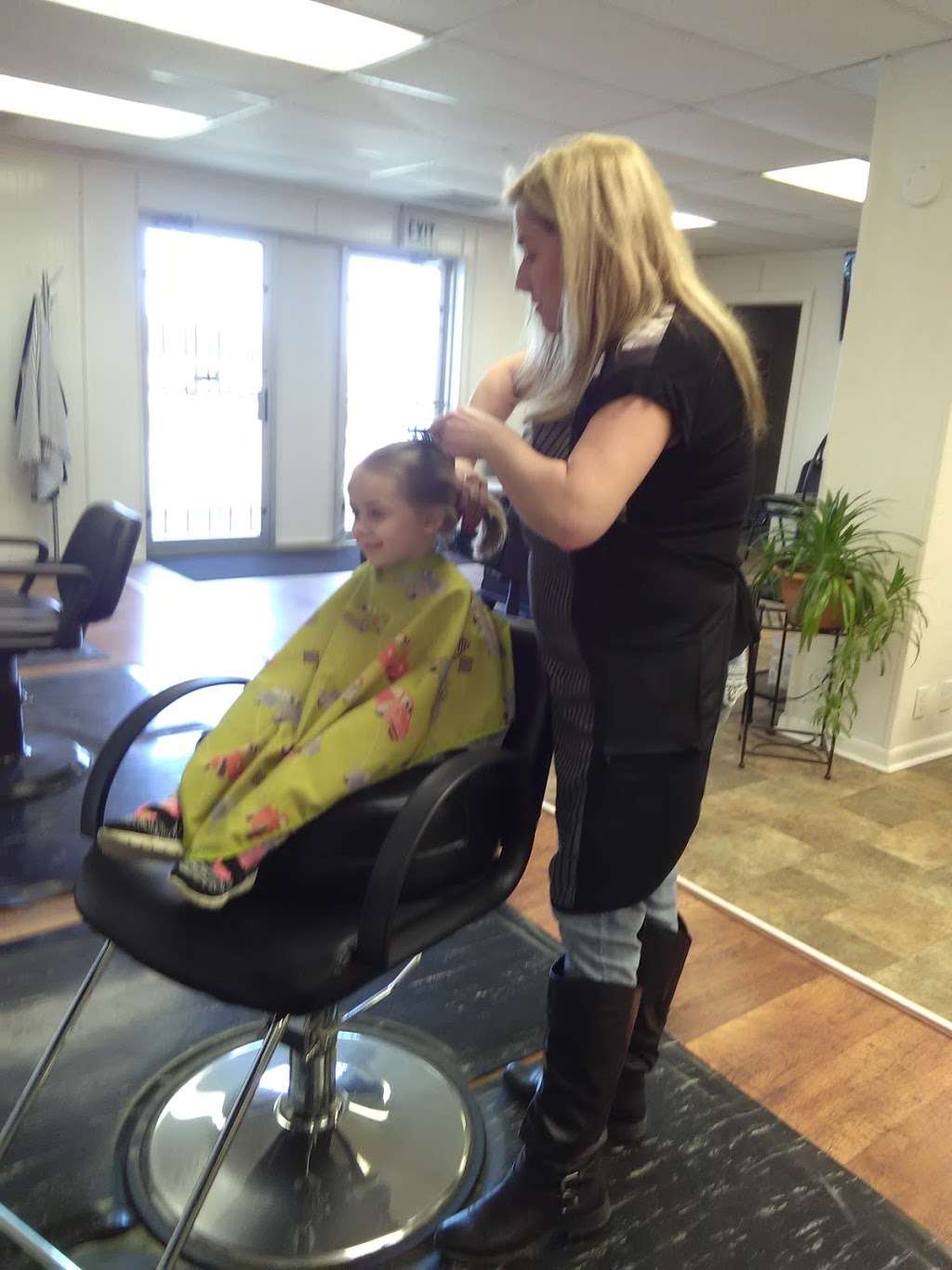 American Hairstation | 2821 S A St, Elwood, IN 46036, USA | Phone: (765) 557-7304