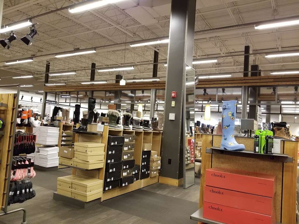 DSW Designer Shoe Warehouse | 2515 W 75th St, Naperville, IL 60540 | Phone: (630) 357-8148