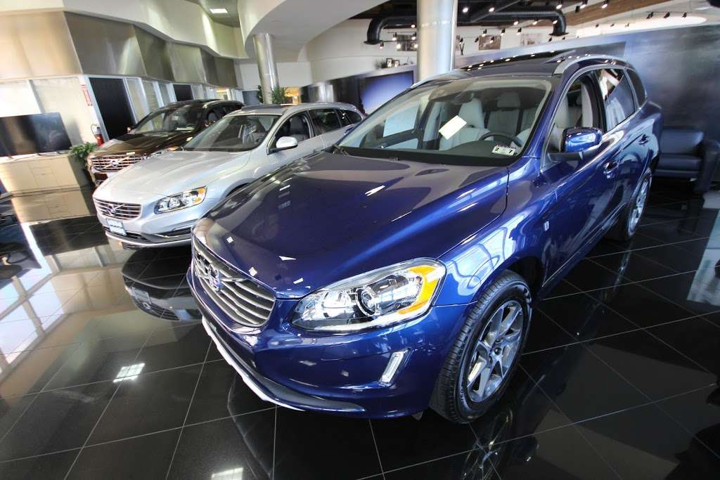 Momentum Volvo Cars | 10150 Southwest Fwy, Houston, TX 77074, USA | Phone: (844) 894-5464