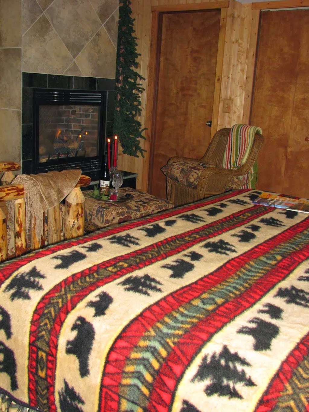 At Home In The Woods Bed and Breakfast | 898 N 350 E, Chesterton, IN 46304, USA | Phone: (219) 728-1325