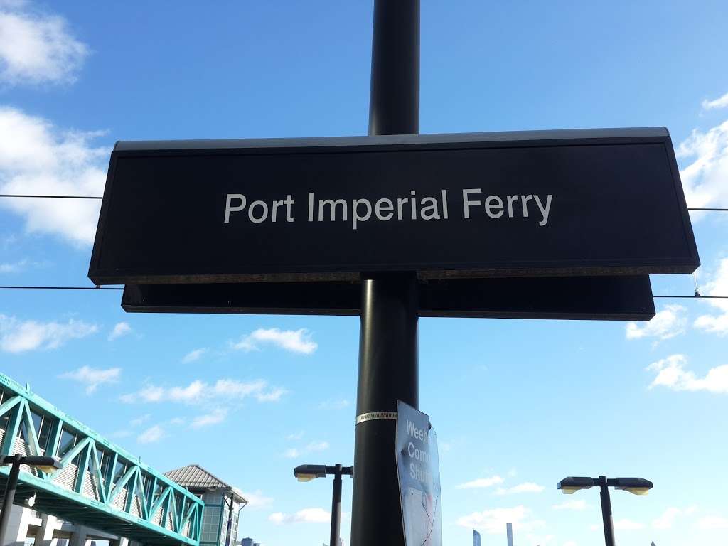 Port Imperial HBLR Station - transit station  | Photo 9 of 10 | Address: Weehawken, NJ 07086, USA