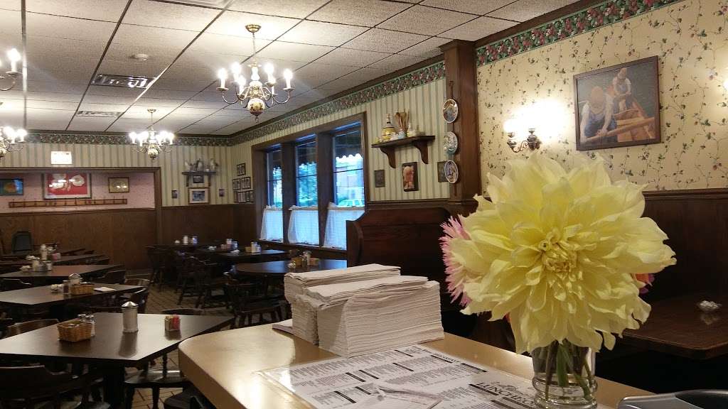 Country Kitchen | 446 Central Ave, Highland Park, IL 60035, USA | Phone: (847) 432-7500