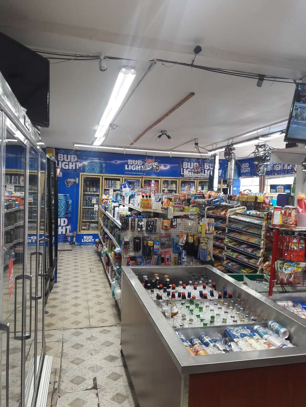 Friendly Corner Store | 4101 Parker Rd, Houston, TX 77093, USA | Phone: (713) 697-7333