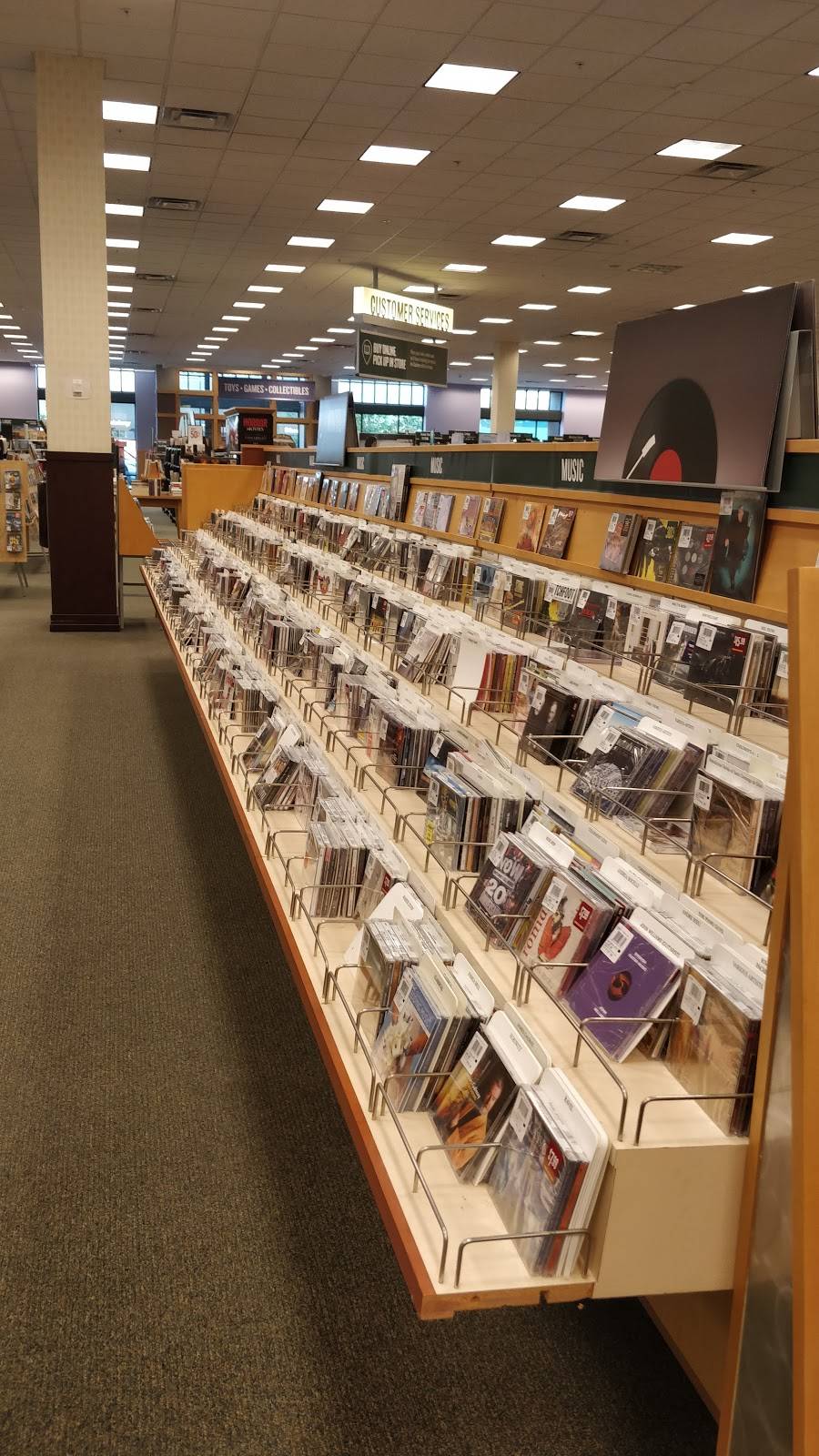 Barnes & Noble | The Shops at Perry Crossing, 2540 Perry Crossing Way Ste #135, Plainfield, IN 46168, USA | Phone: (317) 838-7941