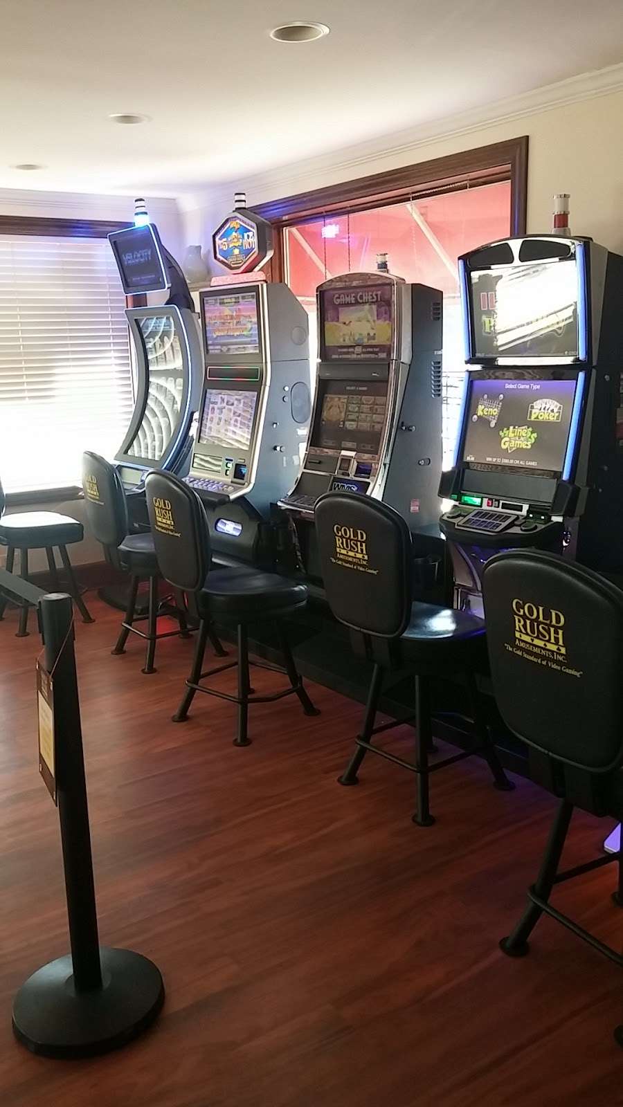 Red house video gaming cafe and bar | 620 Rand Rd, Lakemoor, IL 60051 | Phone: (815) 528-0008