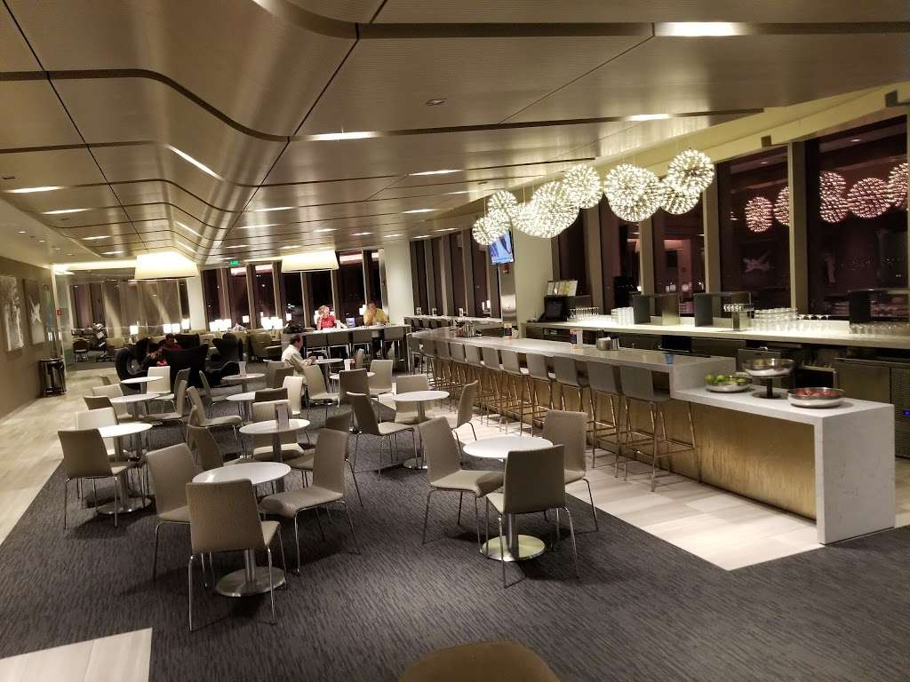 United Club | 1 Harborside Dr, Boston, MA 02128, USA