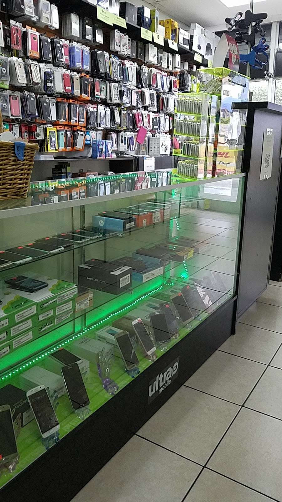 Simple Mobile in 3521 NW 17th Ave, Miami, FL 33142, USA