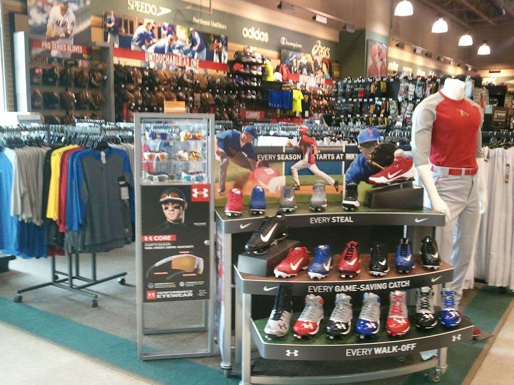 DICK'S Sporting Goods 530 Nassau Park Blvd, Princeton, NJ 08540, USA