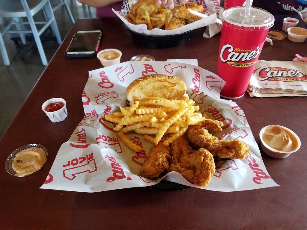 Raising Canes Chicken Fingers | 3833 FM 1092 Rd, Missouri City, TX 77459, USA | Phone: (281) 499-0614