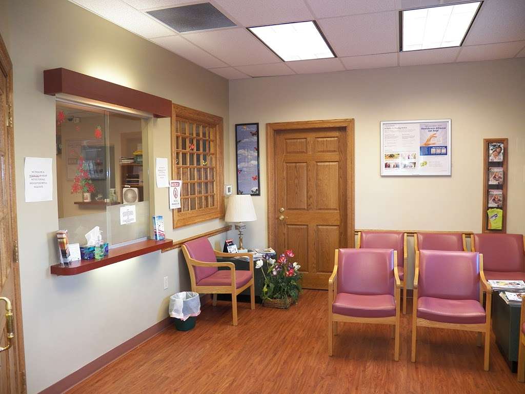 Medical Center & Walk-in Clinic | 11050 Buchanan Trail E, Waynesboro, PA 17268, USA | Phone: (717) 762-1700