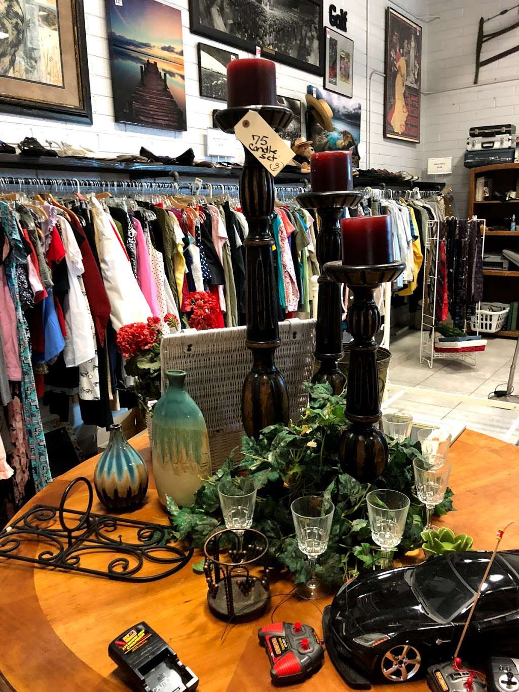 Reclaimed Thrift Shop | 2205 E Eugie Terrace, Phoenix, AZ 85022, USA | Phone: (602) 491-8600