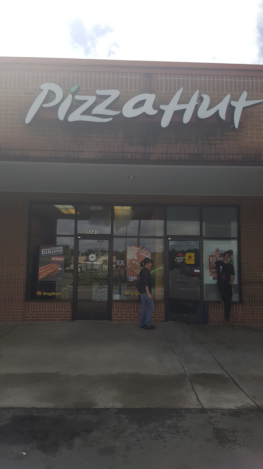 Pizza Hut | 5241 Hwy 557, Lake Wylie, SC 29710, USA | Phone: (803) 831-1188