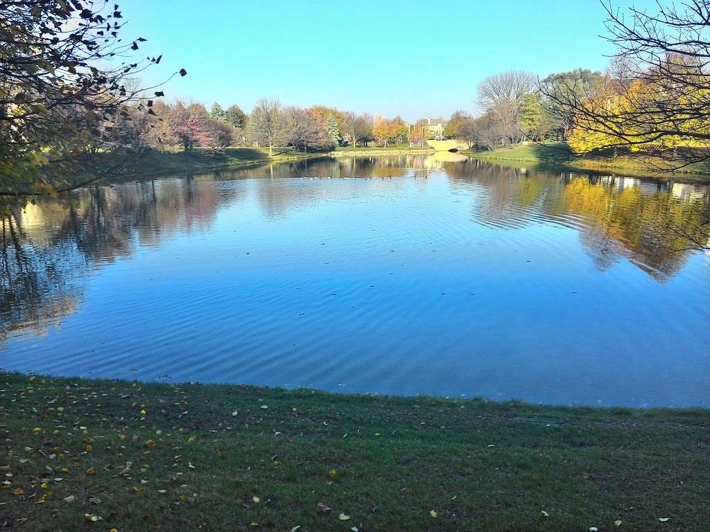 Sutton Lake Park | Sutton Ln, Aurora, IL 60502, USA | Phone: (630) 897-0516