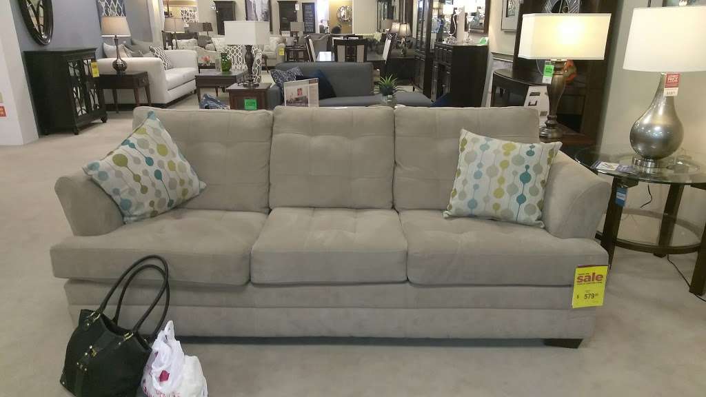 Raymour & Flanigan Furniture and Mattress Store | 53 Spring St, Wilkes-Barre, PA 18702, USA | Phone: (570) 822-1578