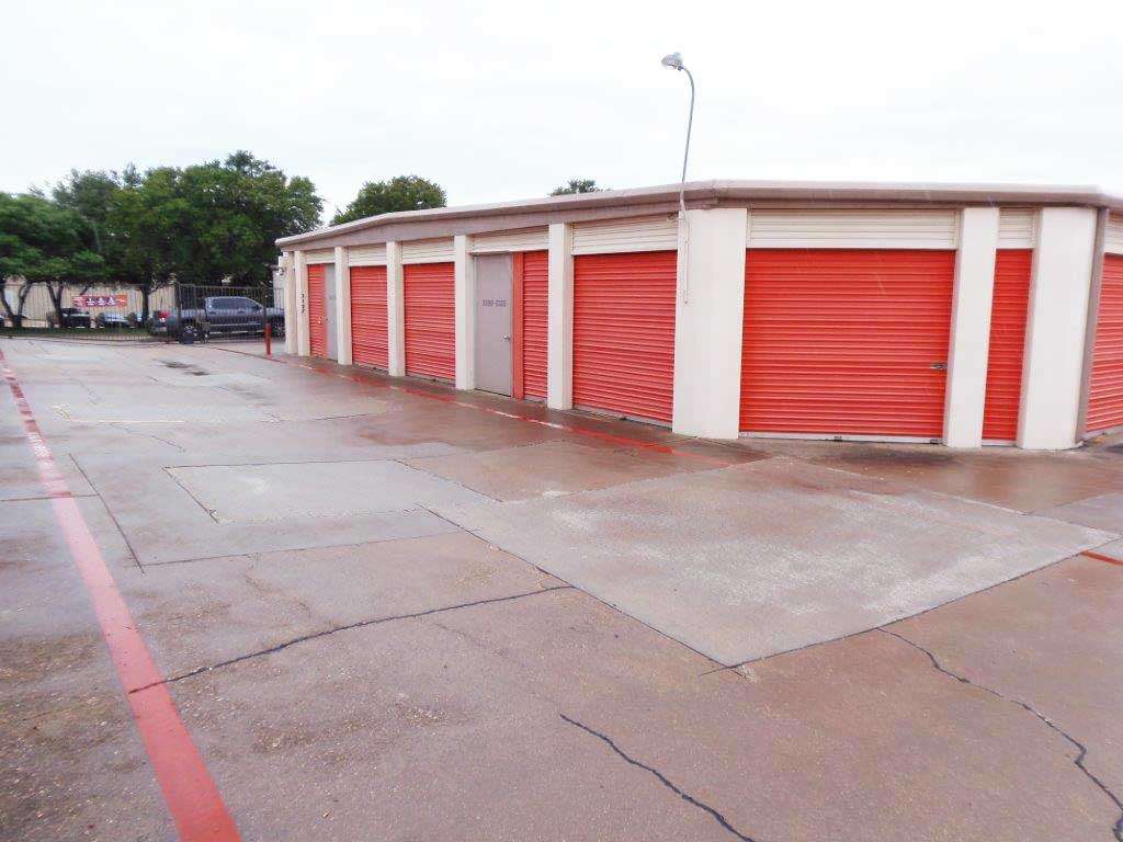 Public Storage | 2715 Realty Rd, Carrollton, TX 75006, USA | Phone: (972) 695-9397