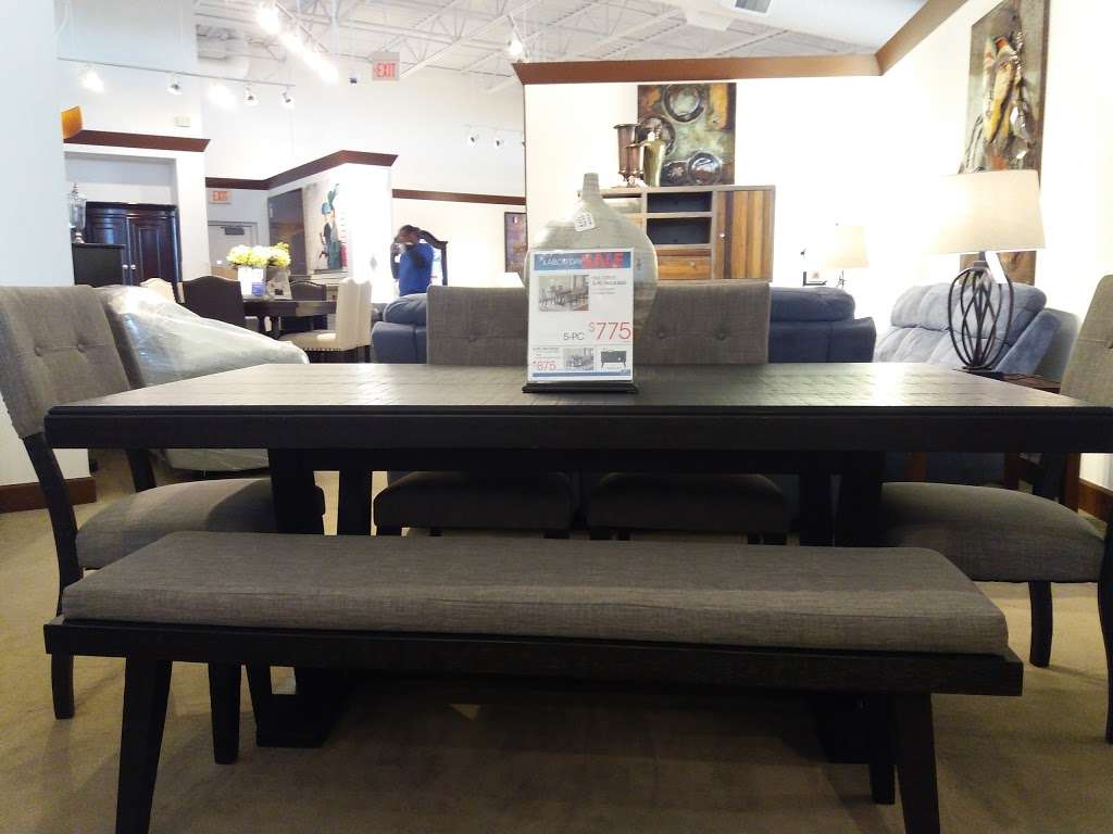 Rooms To Go Furniture Store | 2121 Okeechobee Blvd Suite A, West Palm Beach, FL 33409 | Phone: (561) 616-8335