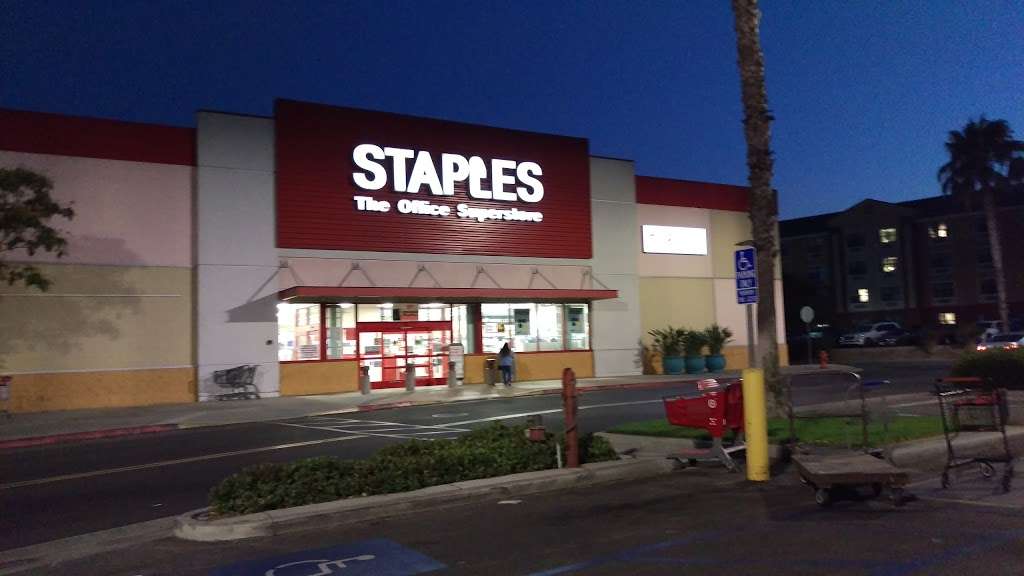 Staples | 2080 W Empire Ave, Burbank, CA 91504, USA | Phone: (818) 238-2928