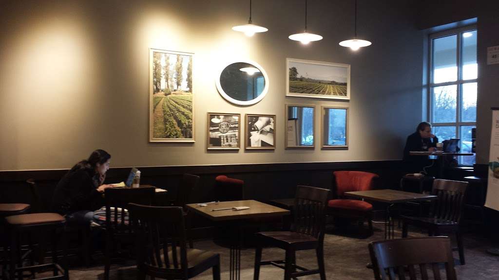 Starbucks | 775 Main St S, Southbury, CT 06488, USA | Phone: (203) 267-7548