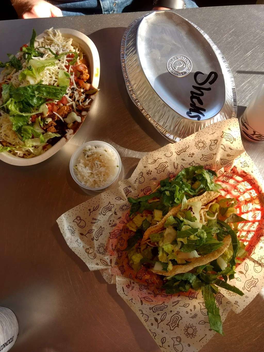 Chipotle Mexican Grill | 4095 S Carrier Pkwy, Grand Prairie, TX 75052, USA | Phone: (972) 400-4243